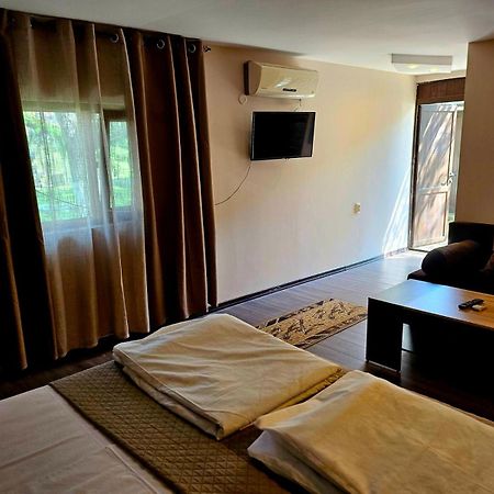 Orehite-Family Hotel ,Food & Pool Bozhichen Bagian luar foto