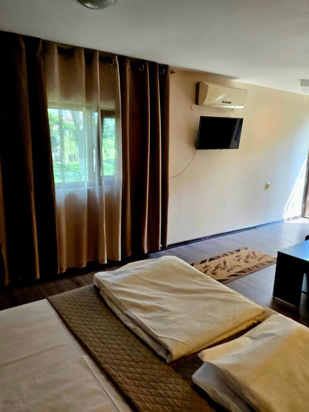 Orehite-Family Hotel ,Food & Pool Bozhichen Bagian luar foto