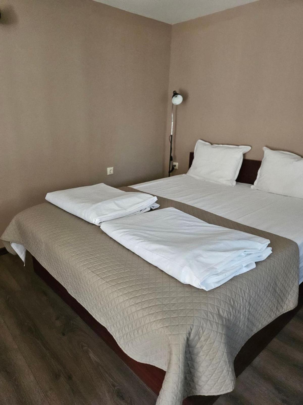 Orehite-Family Hotel ,Food & Pool Bozhichen Bagian luar foto