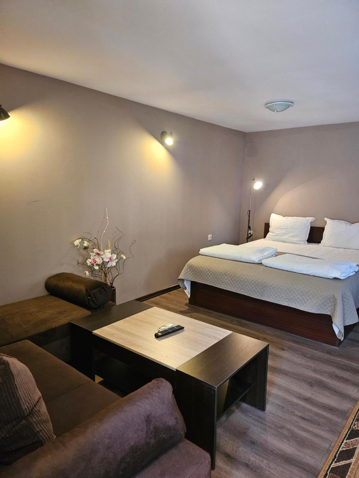 Orehite-Family Hotel ,Food & Pool Bozhichen Bagian luar foto