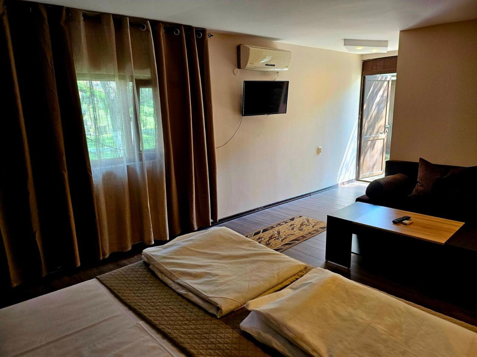 Orehite-Family Hotel ,Food & Pool Bozhichen Bagian luar foto