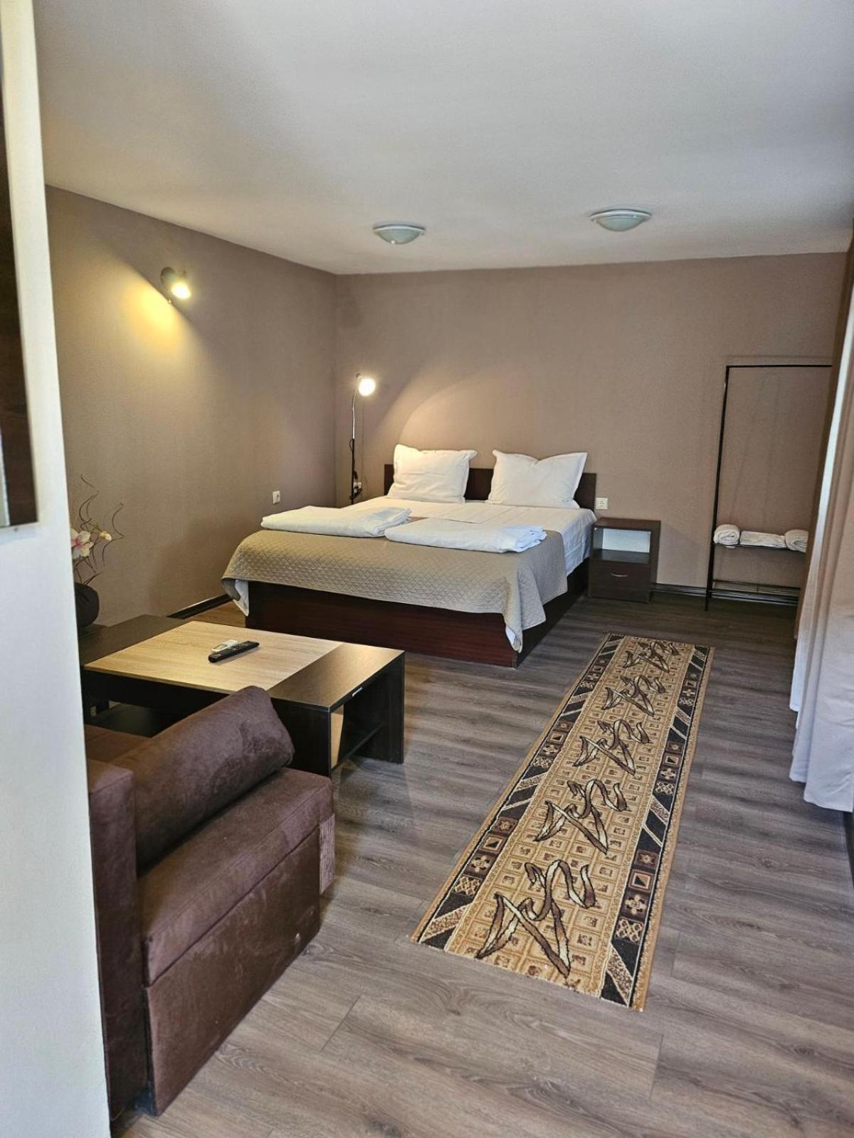 Orehite-Family Hotel ,Food & Pool Bozhichen Bagian luar foto