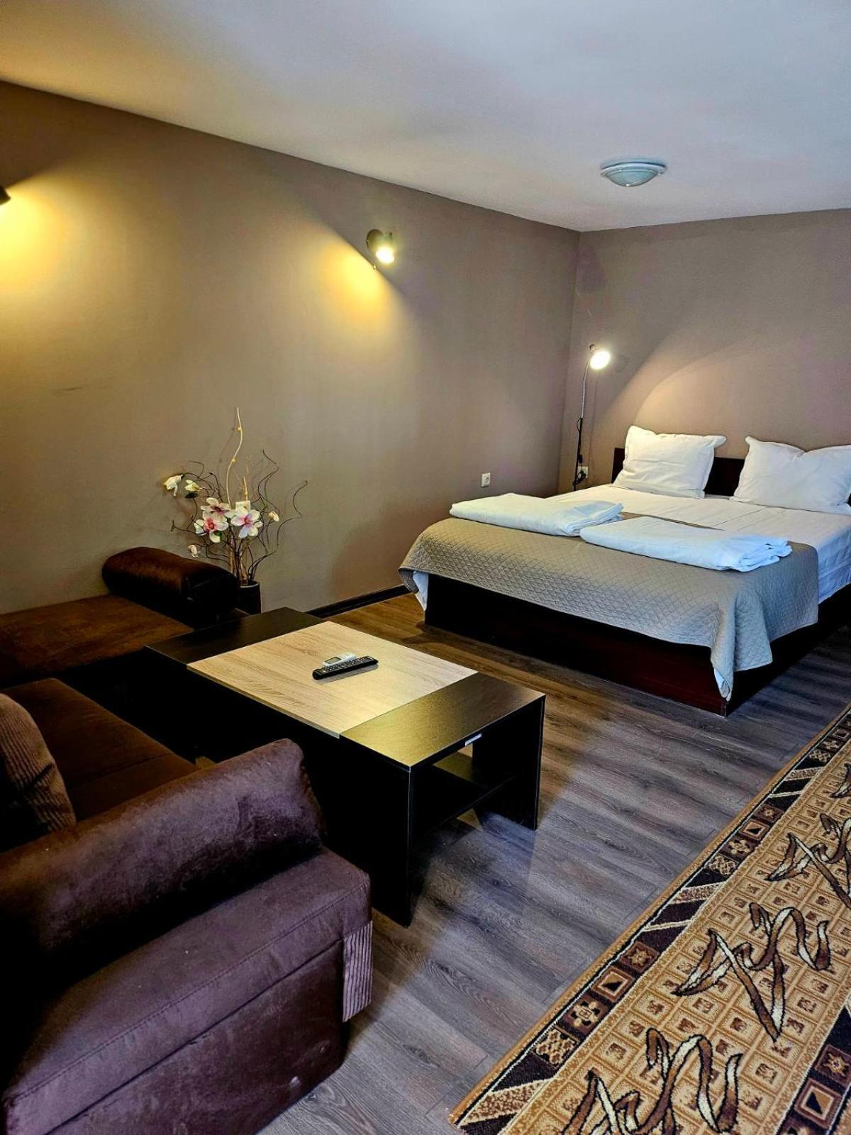 Orehite-Family Hotel ,Food & Pool Bozhichen Bagian luar foto