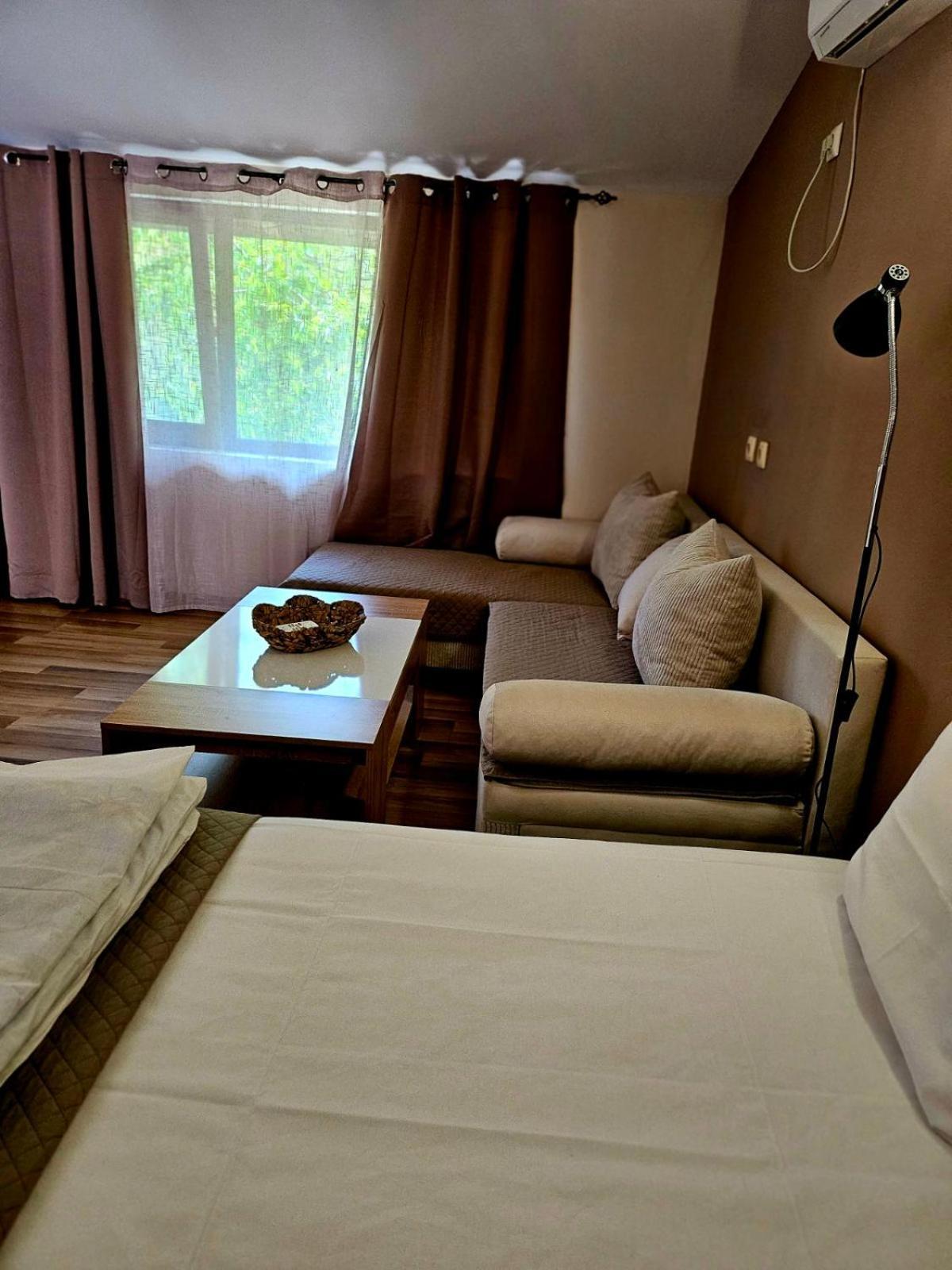 Orehite-Family Hotel ,Food & Pool Bozhichen Bagian luar foto