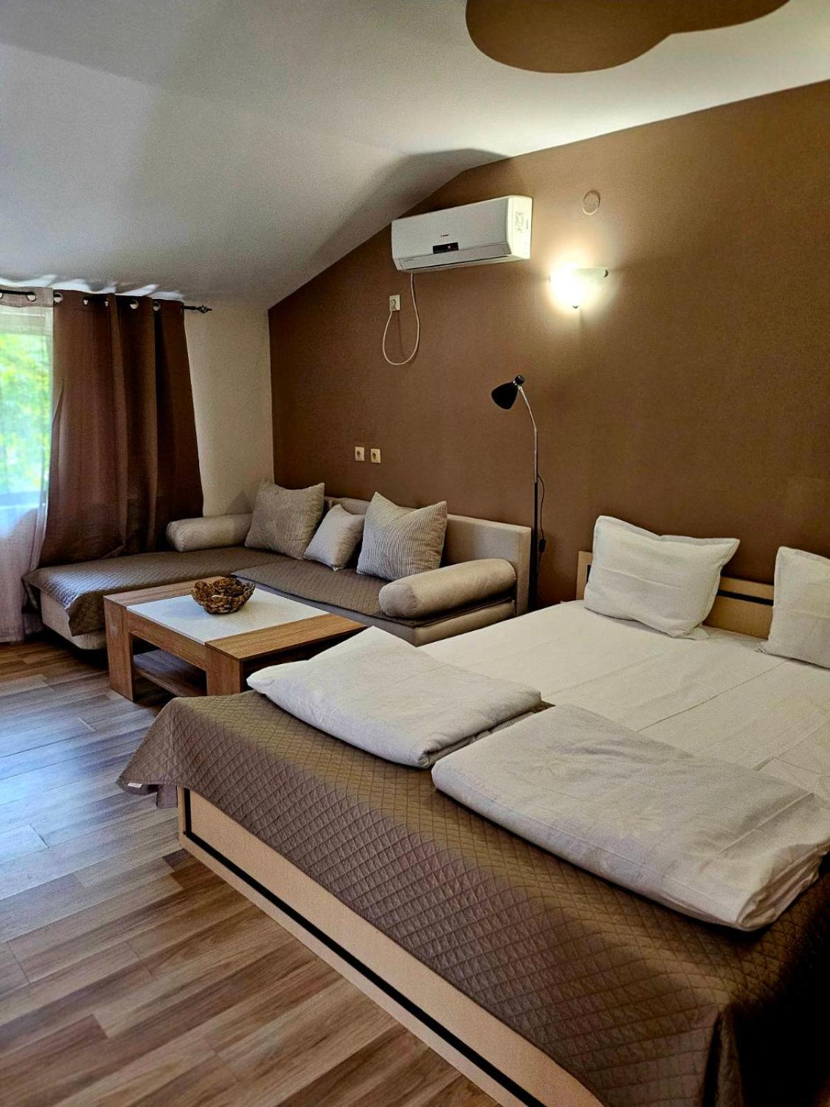 Orehite-Family Hotel ,Food & Pool Bozhichen Bagian luar foto
