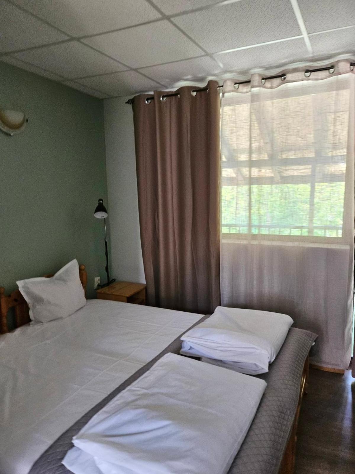 Orehite-Family Hotel ,Food & Pool Bozhichen Bagian luar foto