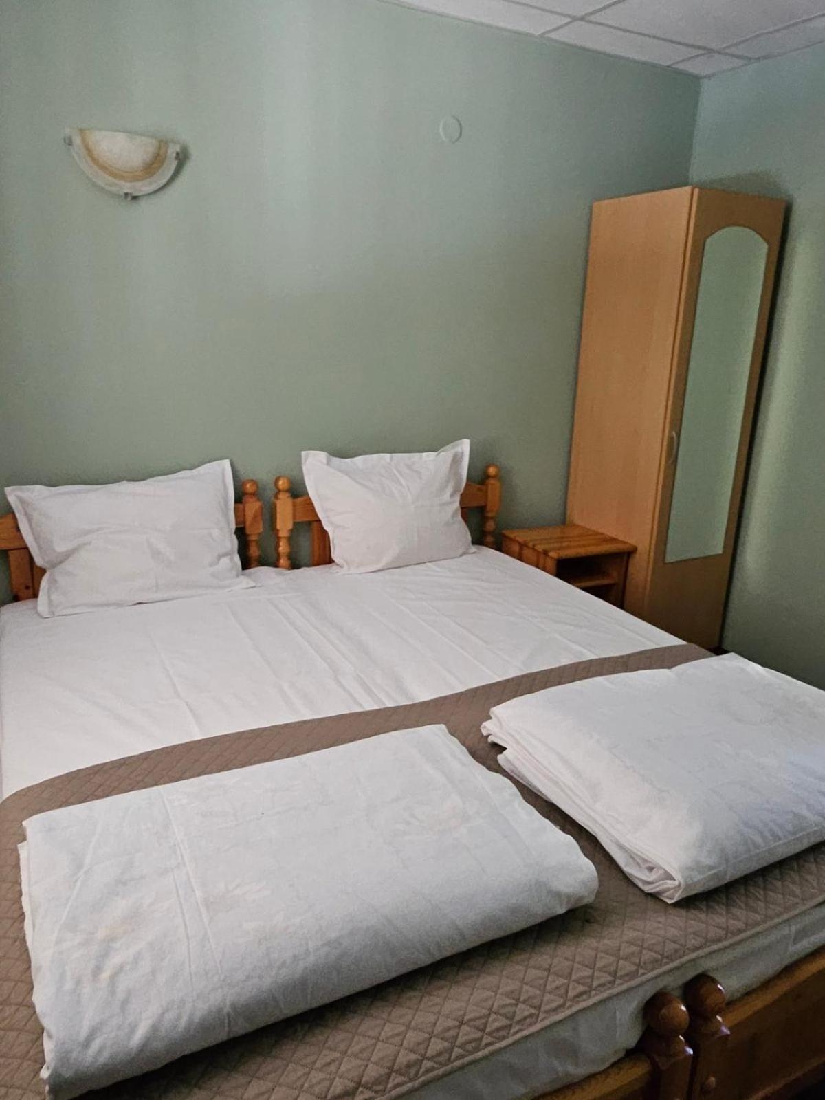 Orehite-Family Hotel ,Food & Pool Bozhichen Bagian luar foto